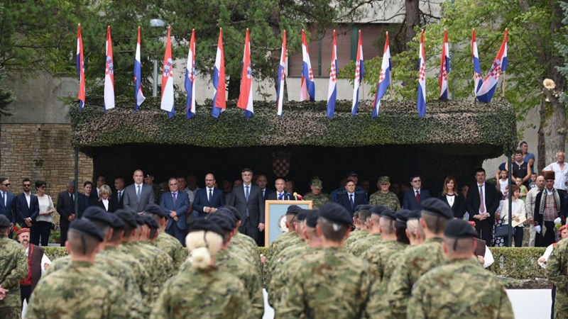 Plenković u Sinju: Otvaranje vojarne važno za brze reakcije u slučaju ugroza i elementarnih nepogoda u Cetinskoj krajini